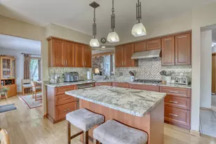 10929 W Hope Ave, Wauwatosa, WI 53222 - Photo 7