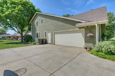 10929 W Hope Ave, Wauwatosa, WI 53222 - Photo 23