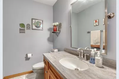 10929 W Hope Ave, Wauwatosa, WI 53222 - Photo 17