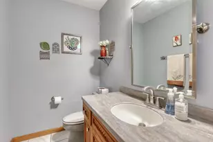 10929 W Hope Ave, Wauwatosa, WI 53222 - Photo 17