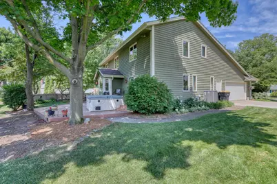 10929 W Hope Ave, Wauwatosa, WI 53222 - Photo 21