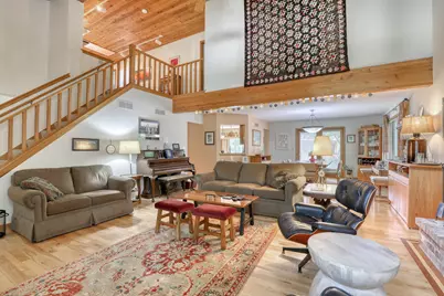 10929 W Hope Ave, Wauwatosa, WI 53222 - Photo 5