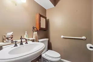 7400 N Pierron Rd, Glendale, WI 53209 - Photo 17