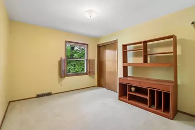 7400 N Pierron Rd, Glendale, WI 53209 - Photo 27