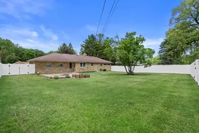 W147N5010  Dolphin Dr, Menomonee Falls, WI 53051 - Photo 19