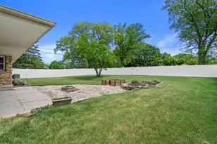 W147N5010 Dolphin Dr, Menomonee Falls, WI 53051 - Photo 25