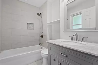 W147N5010  Dolphin Dr, Menomonee Falls, WI 53051 - Photo 13