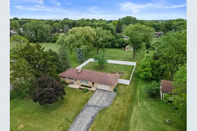 W147N5010  Dolphin Dr, Menomonee Falls, WI 53051 - Photo 3