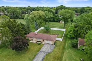 W147N5010 Dolphin Dr, Menomonee Falls, WI 53051 - Photo 3