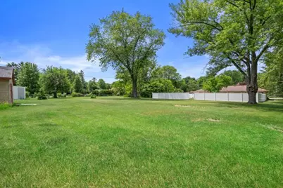 W147N5010  Dolphin Dr, Menomonee Falls, WI 53051 - Photo 21