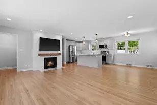 W147N5010 Dolphin Dr, Menomonee Falls, WI 53051 - Photo 7