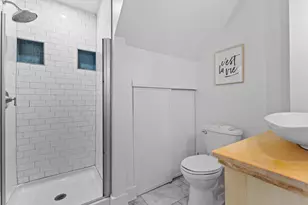 1850 N Arlington Pl, Milwaukee, WI 53202 - Photo 15
