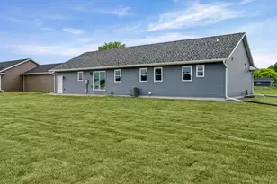 1212 Leo Dr, Holmen, WI 54636 - Photo 27