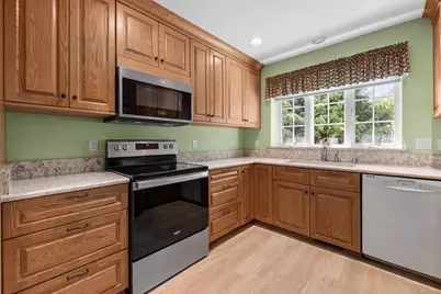 207 N Hunters Xing, Slinger, WI 53086 - Photo 9
