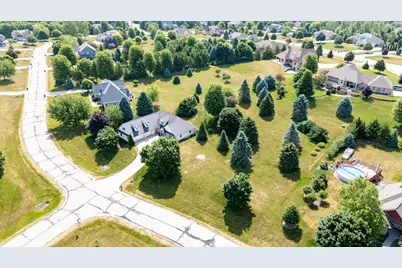 207 N Hunters Xing, Slinger, WI 53086 - Photo 3