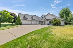 207 N Hunters Crossing, Slinger, WI 53086 - Photo 1