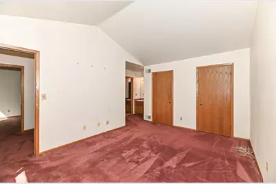 13526 W Fountain Ct, New Berlin, WI 53151 - Photo 17