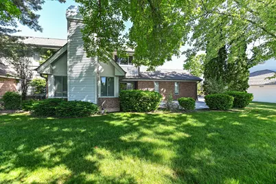 13526 W Fountain Ct, New Berlin, WI 53151 - Photo 5
