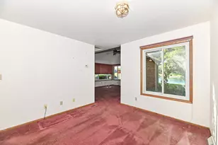 13526 W Fountain Ct, New Berlin, WI 53151 - Photo 9