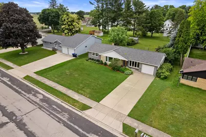 630 E Center St, Juneau, WI 53039 - Photo 3