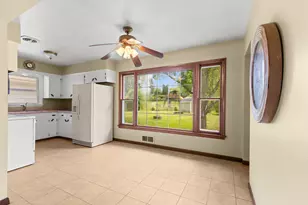 3301 E Carol Ct, Oak Creek, WI 53154 - Photo 9