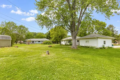 3301 E Carol Ct, Oak Creek, WI 53154 - Photo 3