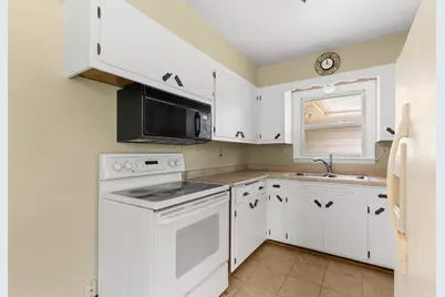3301 E Carol Ct, Oak Creek, WI 53154 - Photo 7