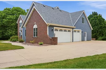 4695  Catherine Ct, Brookfield, WI 53072 - Photo 83