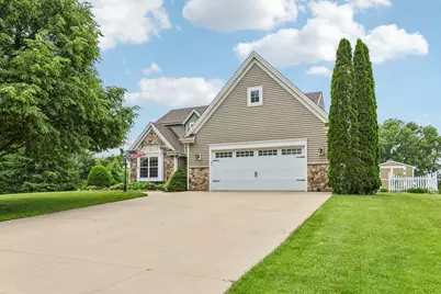 1085  Hillebrand Dr, Jefferson, WI 53549 - Photo 7