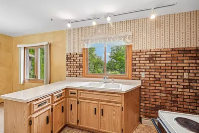 810  Summit Ave, Waukesha, WI 53188 - Photo 11