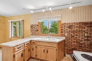 810 Summit Ave, Waukesha, WI 53188 - Photo 11