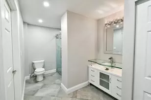 929 N Astor St, Milwaukee, WI 53202 - Photo 31