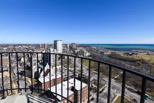 929 N Astor St, Milwaukee, WI 53202 - Photo 35