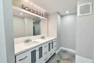 929 N Astor St, Milwaukee, WI 53202 - Photo 25