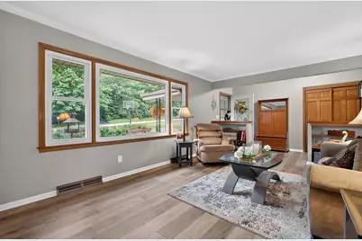 N2W27268  Lyles Dr, Pewaukee, WI 53188 - Photo 3