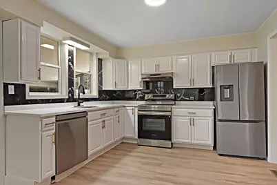 5401  82nd St, Pleasant Prairie, WI 53142 - Photo 3