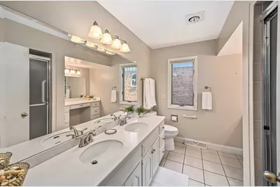 10117 N Gettysburg Ct, Mequon, WI 53092 - Photo 11