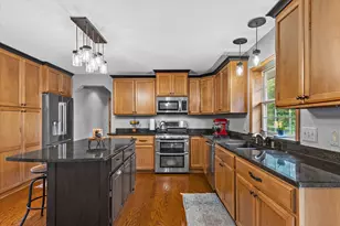 W147N7026 Woodland Dr, Menomonee Falls, WI 53051 - Photo 11
