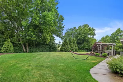 W147N7026  Woodland Dr, Menomonee Falls, WI 53051 - Photo 5
