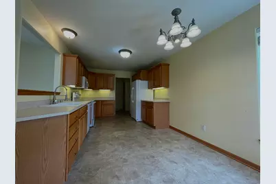 2949  Clearwater Ln, Waukesha, WI 53189 - Photo 5