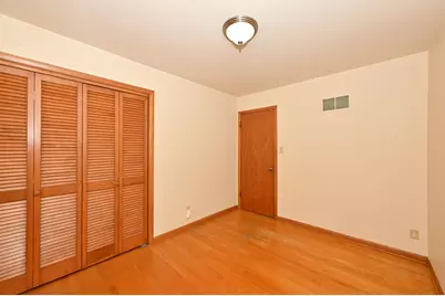 1710  Poplar Ave, South Milwaukee, WI 53172 - Photo 21