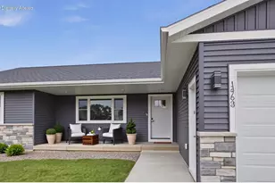 1463 Iris St, Holmen, WI 54636 - Photo 3