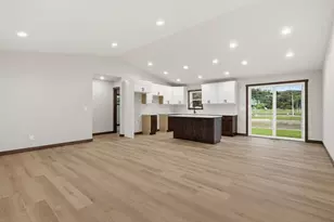 1463 Iris St, Holmen, WI 54636 - Photo 5