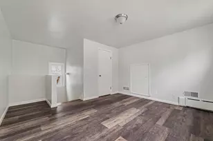 1017 E Pearson St, Milwaukee, WI 53202 - Photo 15