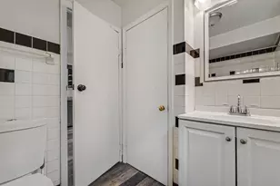 1017 E Pearson St, Milwaukee, WI 53202 - Photo 11