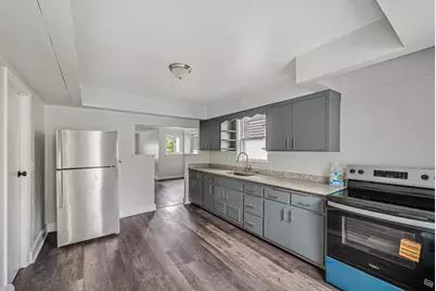 1017 E Pearson St, Milwaukee, WI 53202 - Photo 9