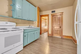902 S 20th St, Manitowoc, WI 54220 - Photo 5