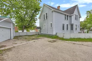 902 S 20th St, Manitowoc, WI 54220 - Photo 23