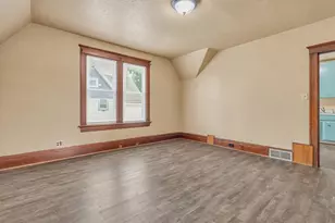 902 S 20th St, Manitowoc, WI 54220 - Photo 3
