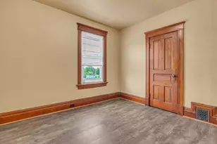 902 S 20th St, Manitowoc, WI 54220 - Photo 9
